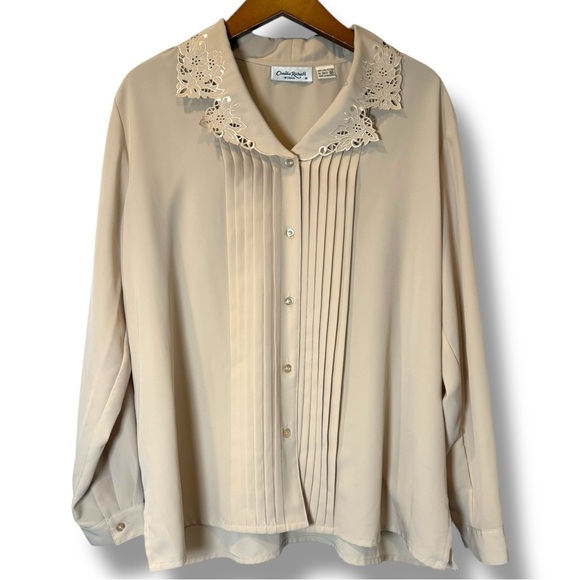 Vintage Cream Blouse with Intricate Collar - Picture 2 of 6